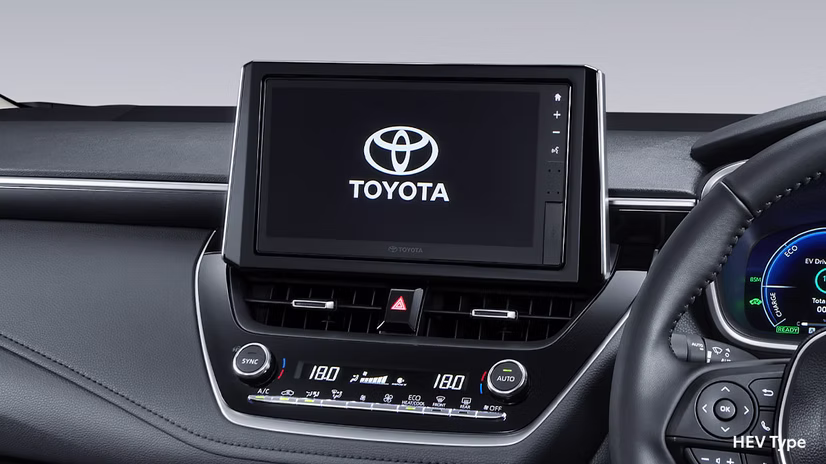 new-corolla-altis-hybrid-lcd