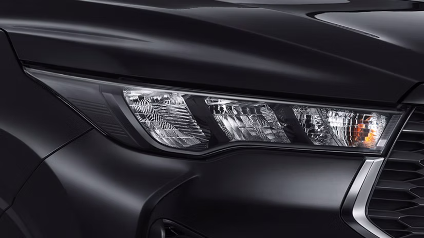 toyota-innova-zenix-lamp